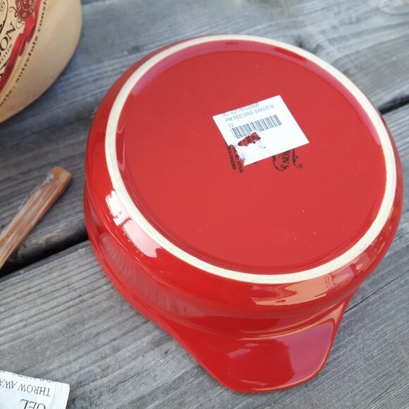 Limited Edition Ruby Red Holiday Brie Baker  BNIB Petite MAISON - Picture 3 of 5